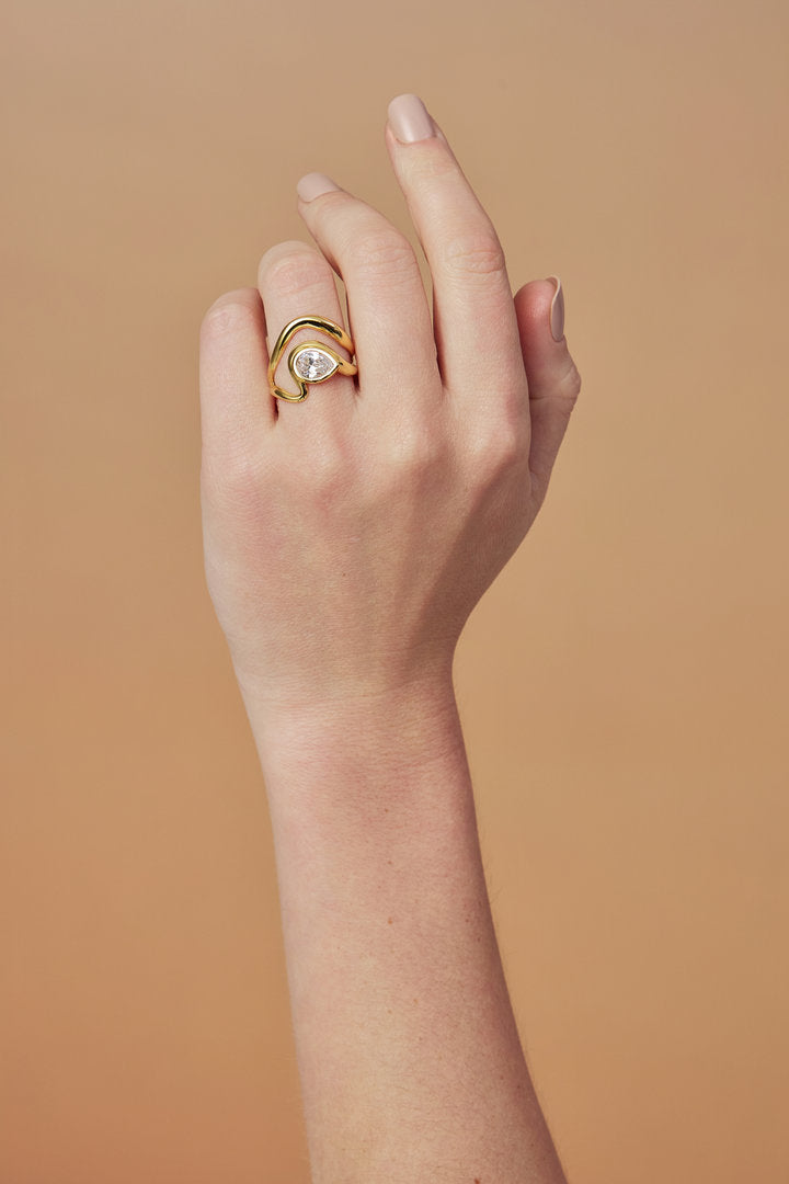 Audrey adjustable gold ring – soft curves with crystal – elegant and timeless