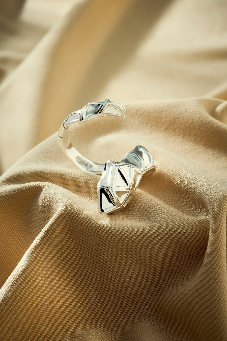 Era women's ring in silver with a contemporary geometric design.