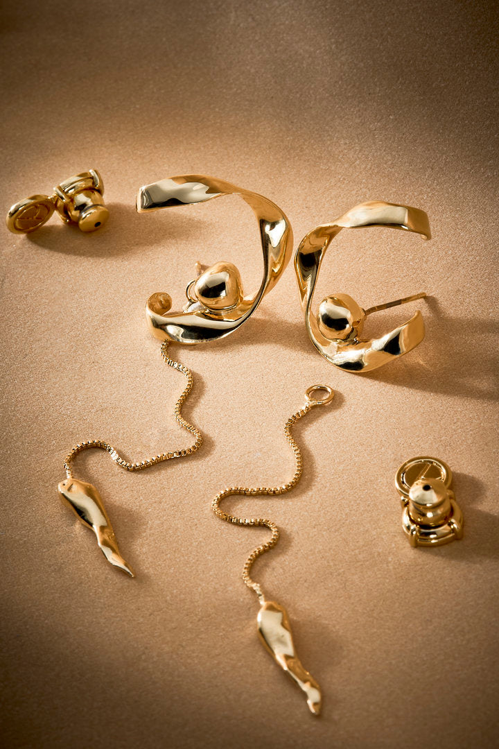 Frida Pendant Earring with a fluid chain a statement piece for sophisticated looks.