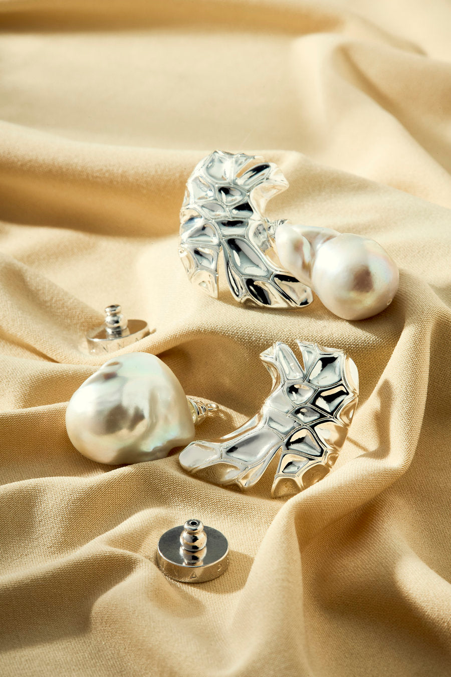 Era G silver earrings with removable baroque pearl and sculptural design.