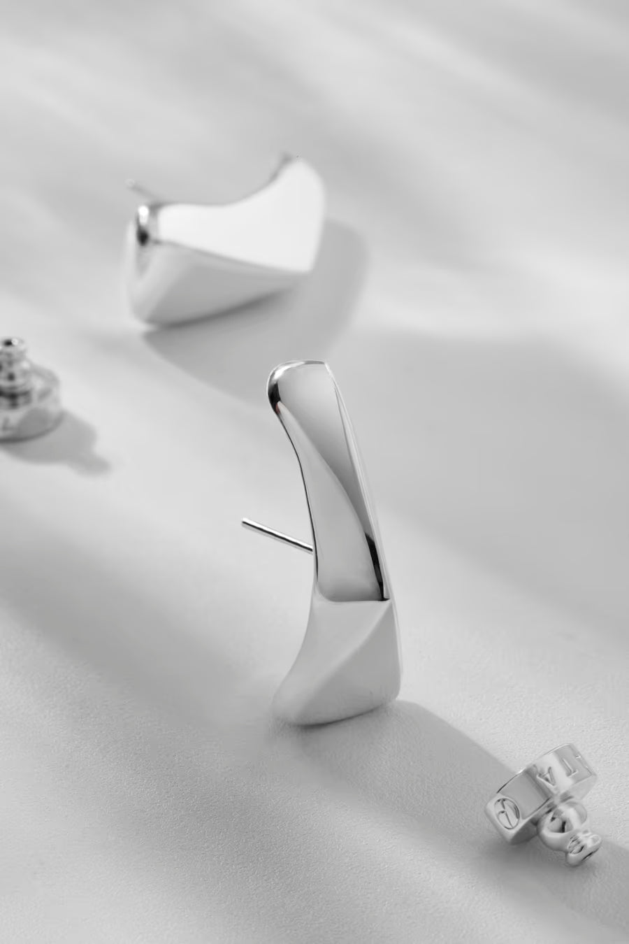 Dualis Earhook