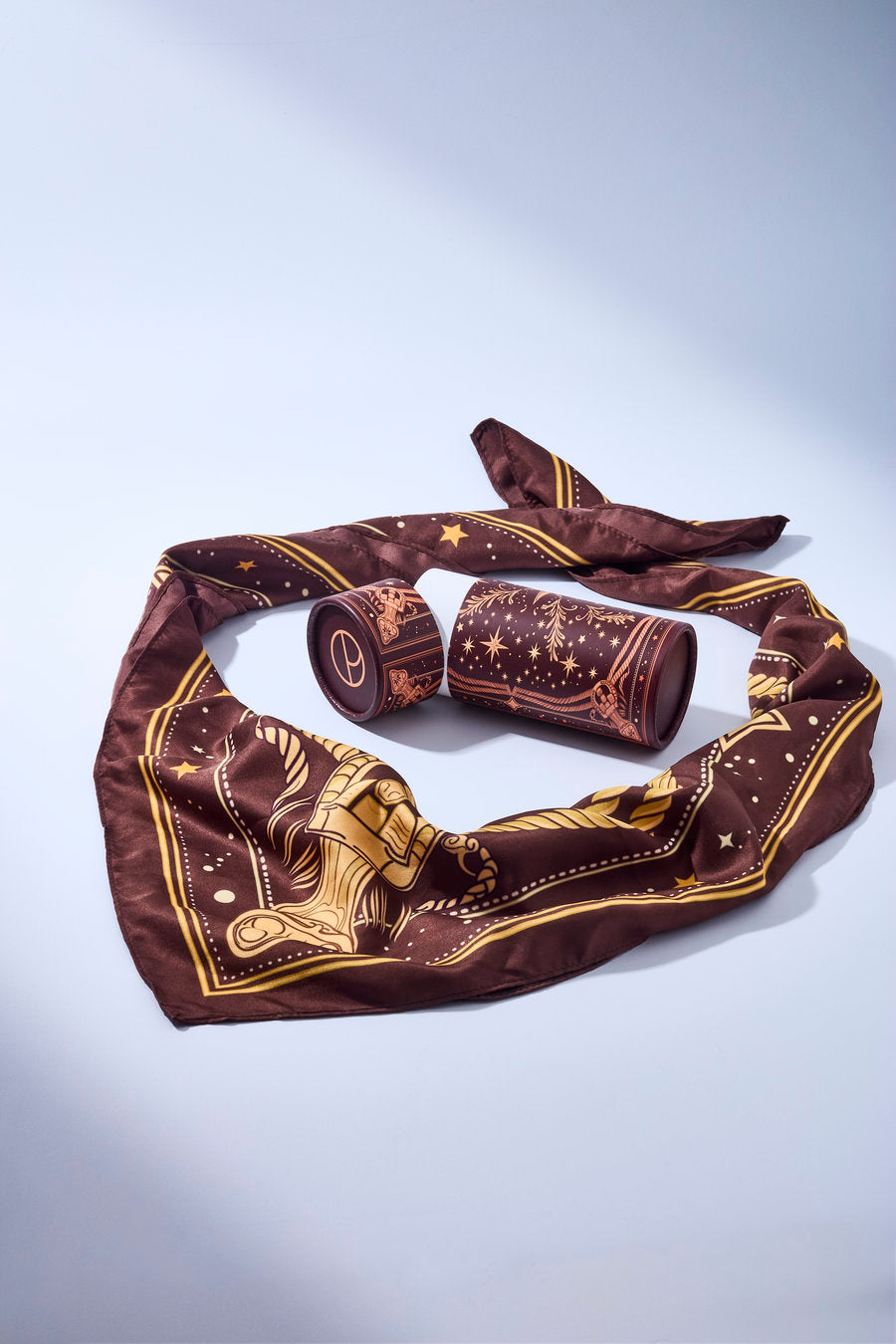 Destino burgundy scarf with a celestial gold print, ideal for creating elegant looks around the neck, in the hair, or on a bag.