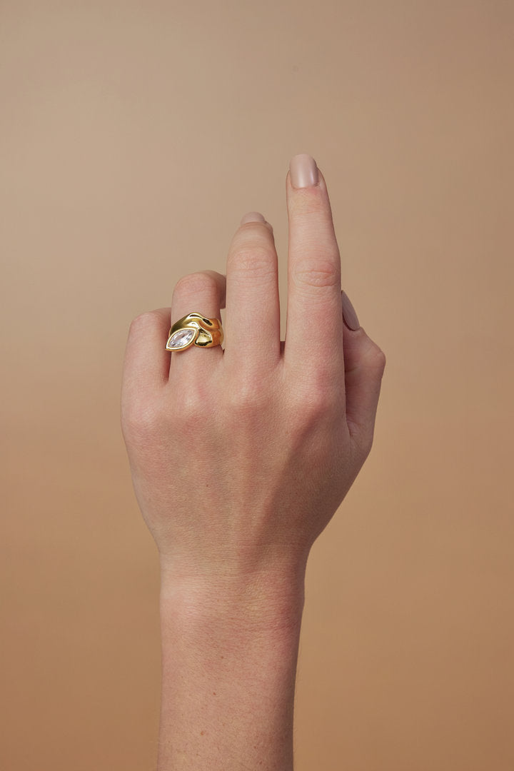 Adjustable Elsa ring in gold and silver tones, featuring organic shapes and a sculptural Austrian crystal.
