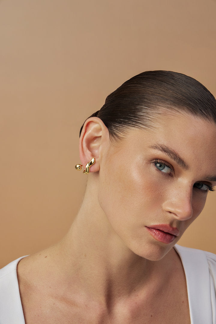 Frida gold-tone earring – organic curves and metallic sphere – sculptural, contemporary design
