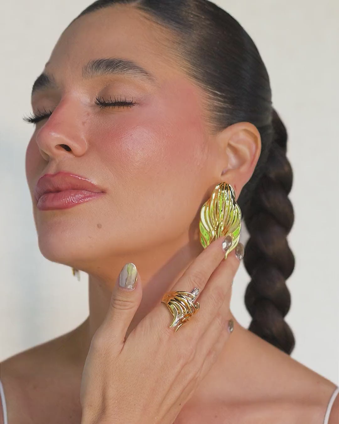 Vivaz gold and silver earring – a contemporary piece inspired by a flower bud
