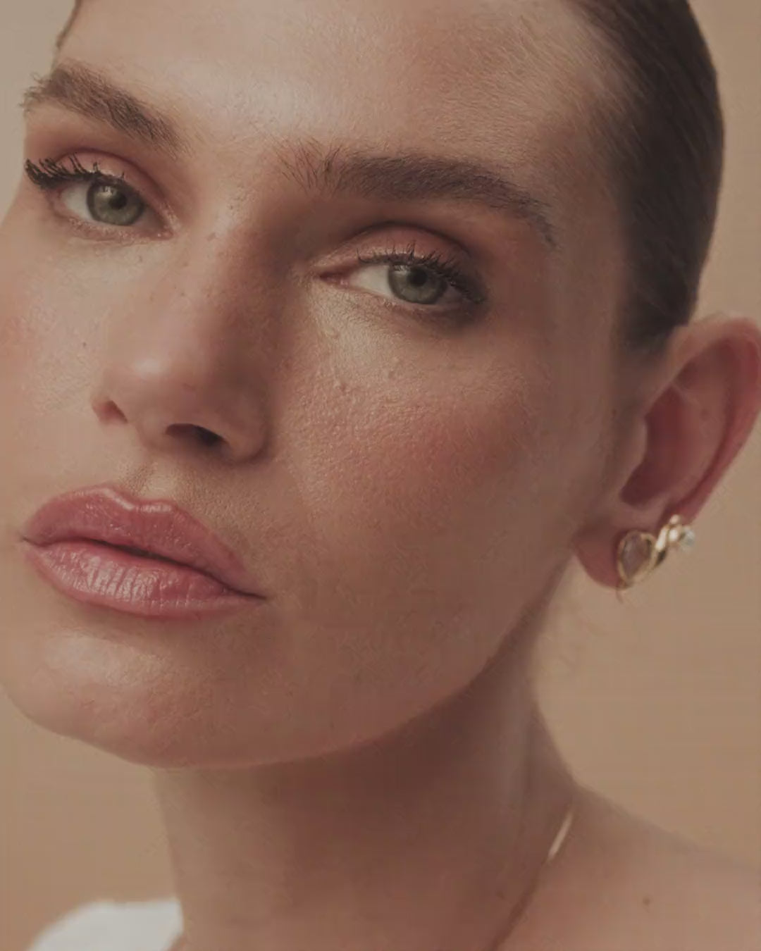 Audrey earring in gold and white gold, featuring pearls and Austrian crystal nestled between soft, classic-style curves.