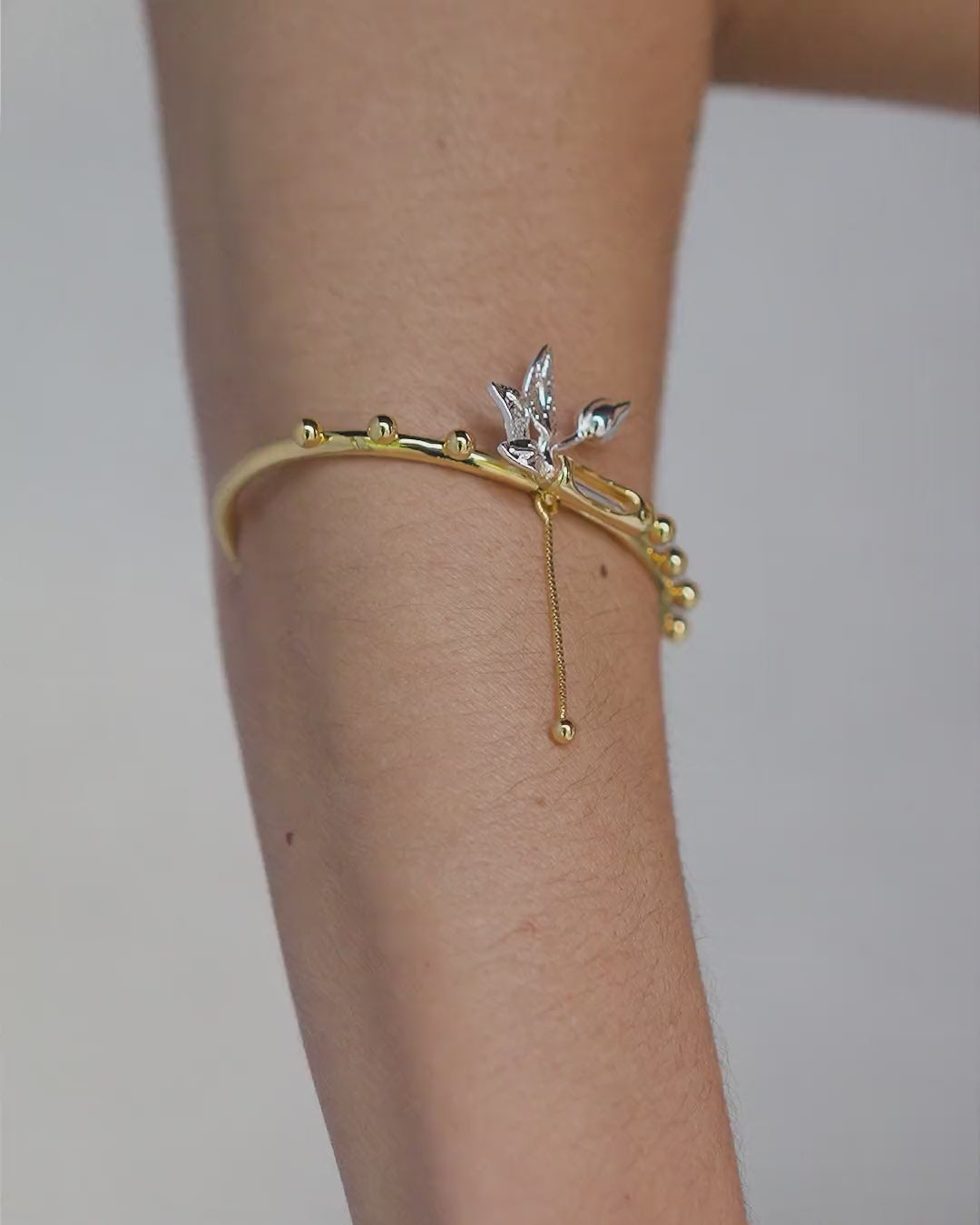 Gold and silver Plenitude ring – floral design featuring leaves and petals in a sculptural composition.
